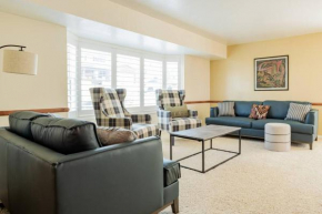 Spacious Stay near Airport, Downtown & Ski Resorts